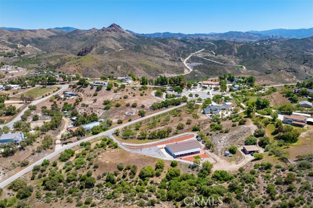 13700 Summit Knoll Road, Agua Dulce CA: https://media.crmls.org/medias/b204e89f-1e35-4af2-bc03-23d1b509d465.jpg