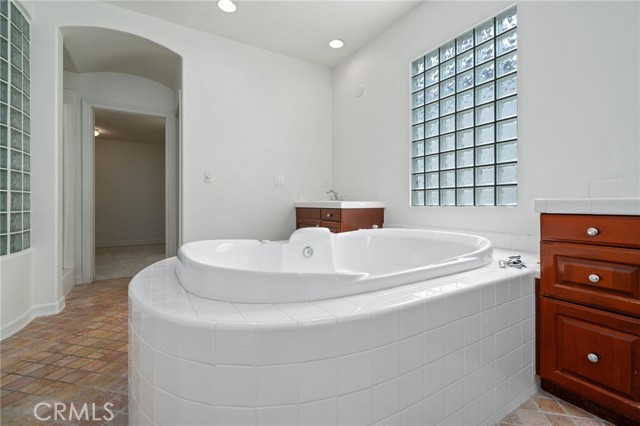 5972 Spinnaker Bay Drive, Long Beach CA: https://media.crmls.org/medias/b204f0b6-b326-42b3-bda1-9ea6851e521b.jpg