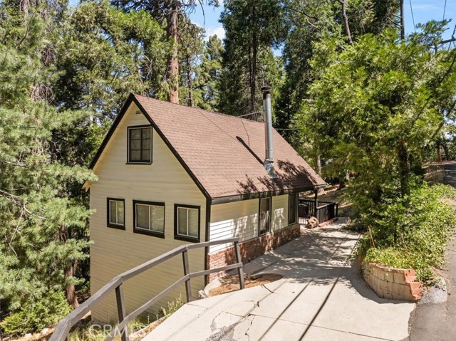 Detail Gallery Image 2 of 36 For 25576 Hi Ln, Twin Peaks,  CA 92391 - 3 Beds | 1 Baths