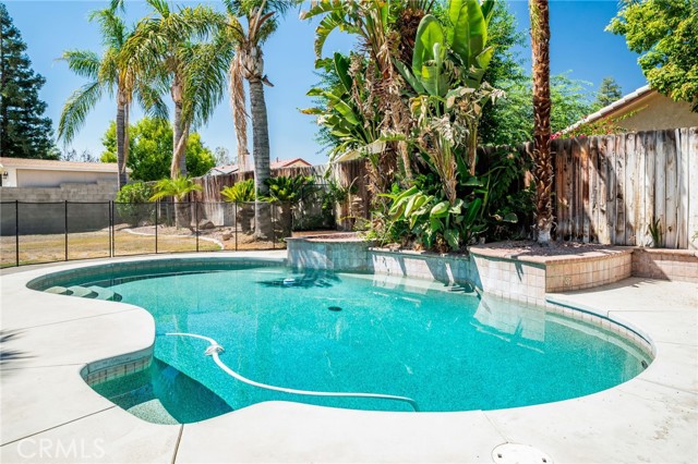 3400 Medallion Rose Avenue, Bakersfield CA: https://media.crmls.org/medias/b20770c7-df97-4bae-90ce-6060dd0c6332.jpg