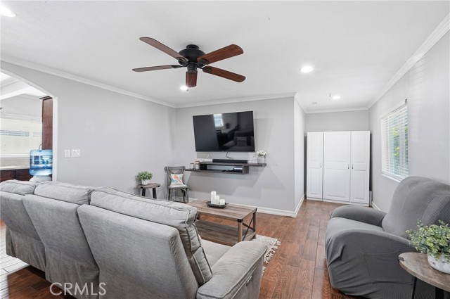 Detail Gallery Image 10 of 44 For 2101 S Hickory, Santa Ana,  CA 92707 - 3 Beds | 2 Baths