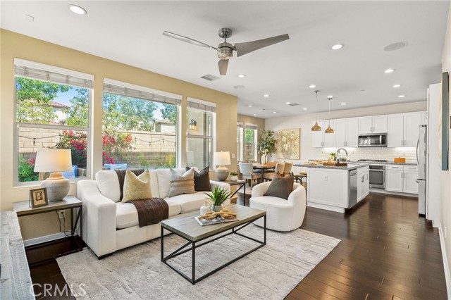 15 Clover, Lake Forest CA: https://media.crmls.org/medias/b208fbc0-7703-436b-a779-8ff4f82900c5.jpg