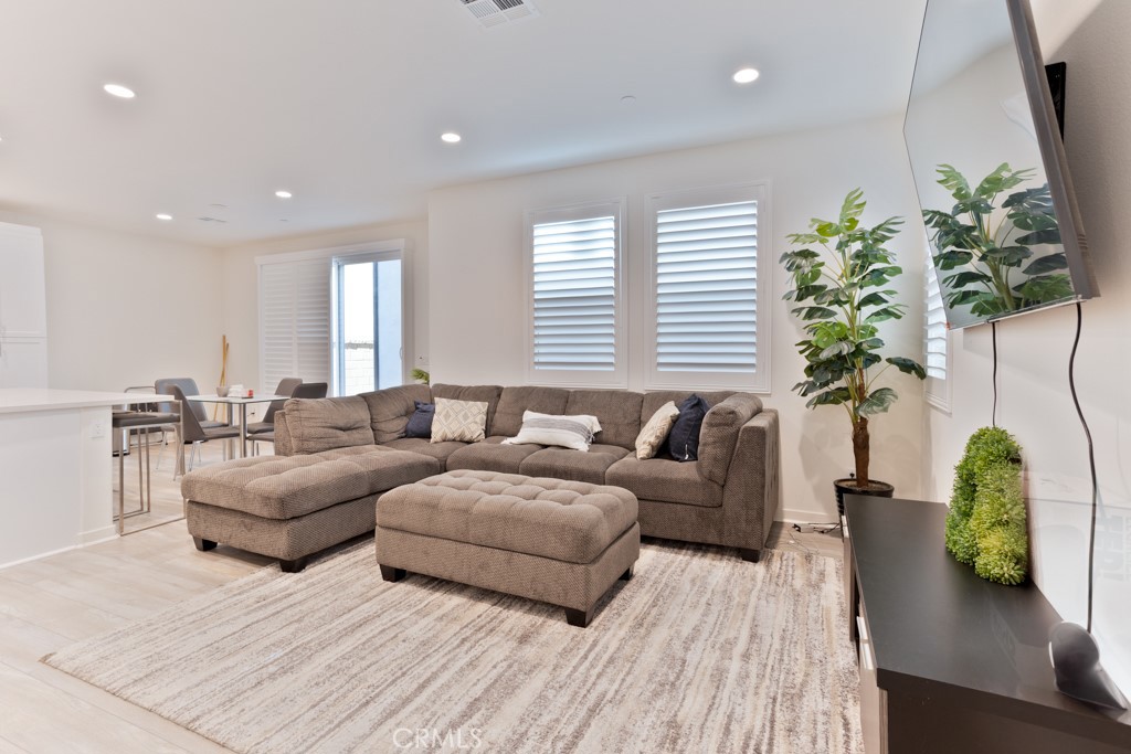 MLS #IV25186888 img 2