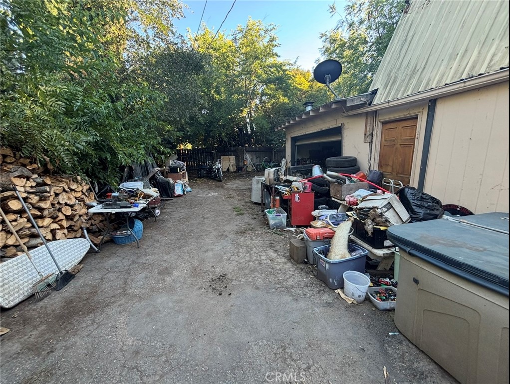 https://media.crmls.org/medias/b209915e-8cbd-4416-825f-08748a89af2d.jpg?preset=X-Large