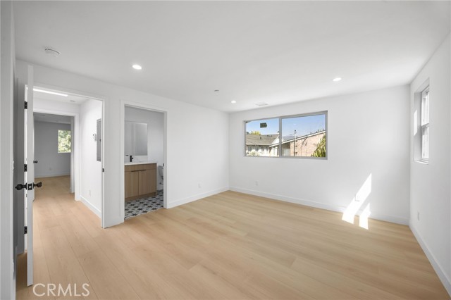 Detail Gallery Image 11 of 16 For 4513 Rosewood Ave #3,  Los Angeles,  CA 90004 - 3 Beds | 3 Baths