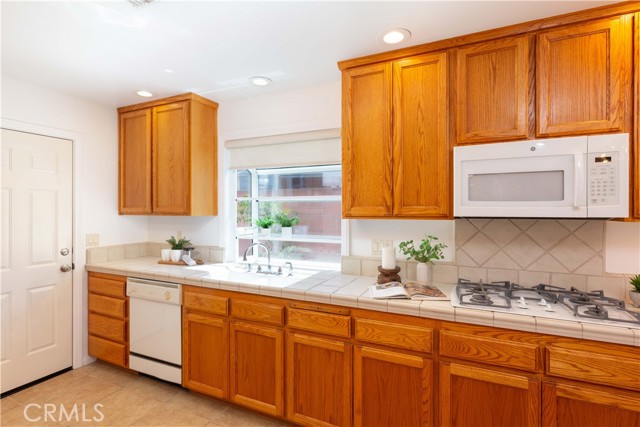 Gas Range & Garden Window over the sink