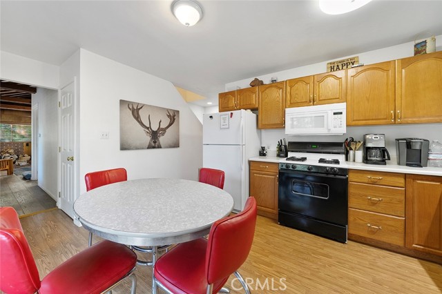 Detail Gallery Image 6 of 21 For 330 Canyon Dr, Cedarpines Park,  CA 92322 - 2 Beds | 1 Baths