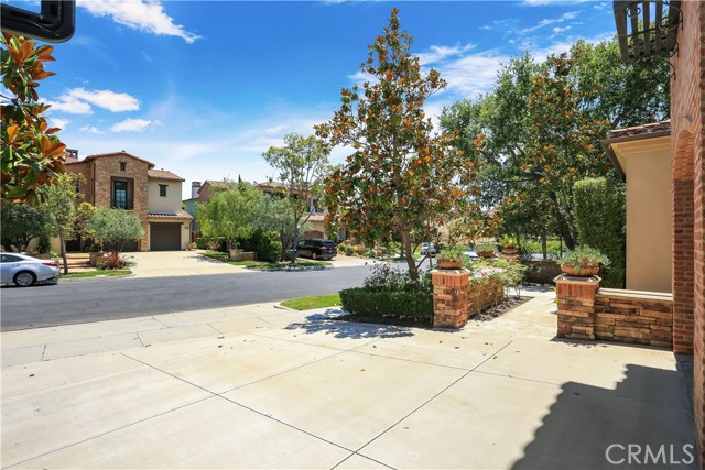26 Woods Trail, Irvine CA: https://media.crmls.org/medias/b20c0672-d820-4489-a0eb-e7469b510150.jpg