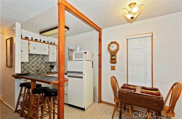 Detail Gallery Image 2 of 10 For 370 Victoria Ln, Sugarloaf,  CA 92386 - 3 Beds | 1 Baths