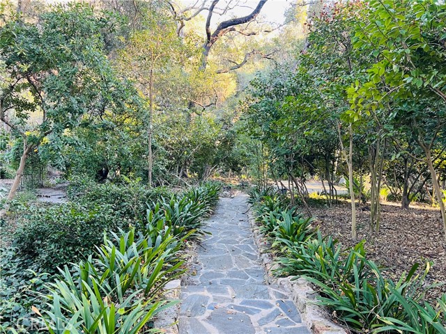 Detail Gallery Image 28 of 31 For 4110 Woodleigh Ln, La Canada Flintridge,  CA 91011 - 6 Beds | 8 Baths