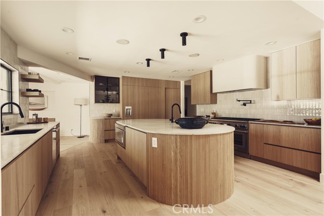 4195 Alonzo Avenue, Encino CA: https://media.crmls.org/medias/b20f0b76-129e-4ee8-8c4a-66043552a113.jpg