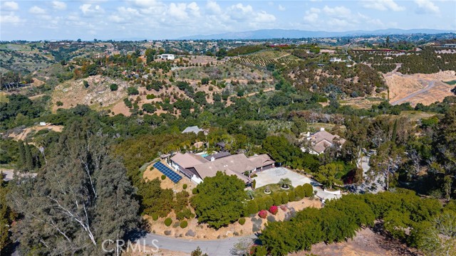 2465 Via Oeste Drive, Fallbrook CA: https://media.crmls.org/medias/b20fc872-4390-468c-a54d-4c071cdccbad.jpg