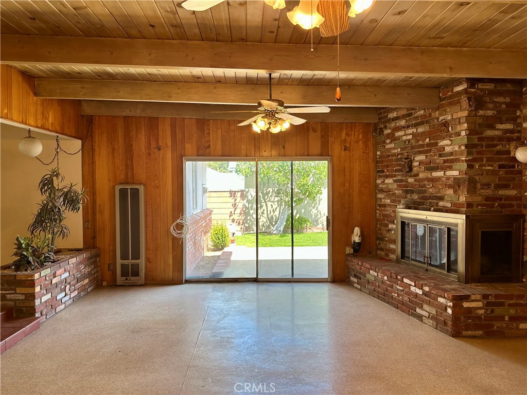 https://media.crmls.org/medias/b2101bae-9806-4bb3-b3e4-5989bcc5e955.jpg?preset=X-Large