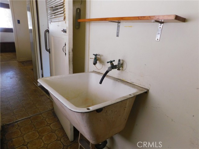 10852 Otsego Street, North Hollywood CA: https://media.crmls.org/medias/b2108ceb-0e7b-4840-8708-c2da907af31f.jpg