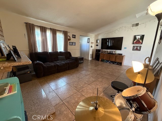 Detail Gallery Image 3 of 17 For 14445 Susana Ct, Moreno Valley,  CA 92553 - 4 Beds | 2 Baths