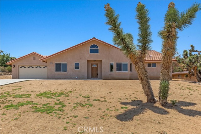 Detail Gallery Image 1 of 36 For 56595 Desert Gold Dr, Yucca Valley,  CA 92284 - 3 Beds | 2 Baths