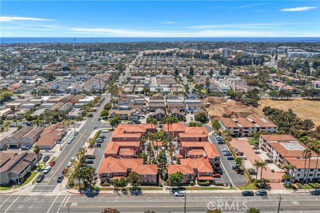 409 Utica Avenue, Huntington Beach CA: https://media.crmls.org/medias/b2124892-70e7-453d-b8e0-c274e2f2d2d4.jpg