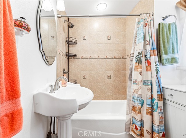 6051 Camphor Avenue, Westminster CA: https://media.crmls.org/medias/b2133bbb-227a-45a1-9fa4-fd0329ef0b9d.jpg