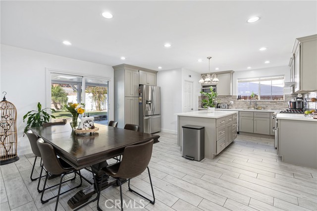 Detail Gallery Image 5 of 22 For 6609 Birchton Ave, West Hills,  CA 91307 - 4 Beds | 2 Baths