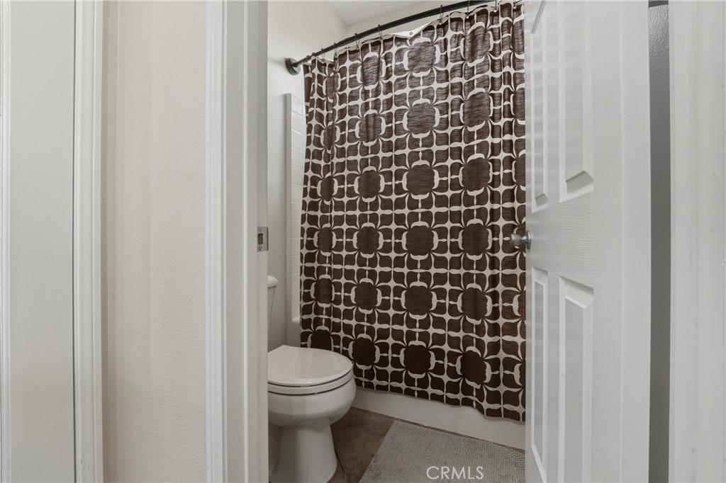 https://media.crmls.org/medias/b215712b-ee15-47f2-9e88-acc069a672c6.jpg?preset=X-Large