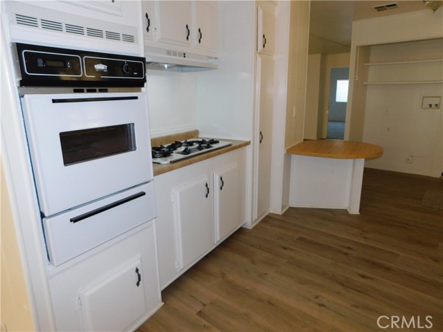 2230 Lake Park Drive, San Jacinto CA: https://media.crmls.org/medias/b215d7e8-2b62-4848-91e5-32bd01c949b1.jpg