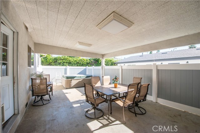 Detail Gallery Image 8 of 52 For 13608 Bassett St, Valley Glen,  CA 91405 - 6 Beds | 4 Baths