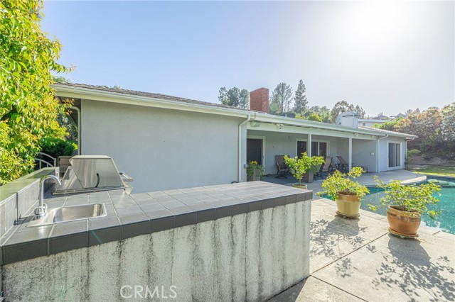Detail Gallery Image 40 of 62 For 18621 Paseo Nuevo Dr, Tarzana,  CA 91356 - 4 Beds | 3/1 Baths