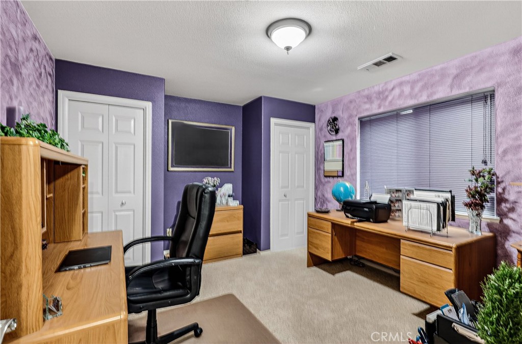 https://media.crmls.org/medias/b217585b-4326-49d4-86e7-8390daf5ca17.jpg?preset=X-Large