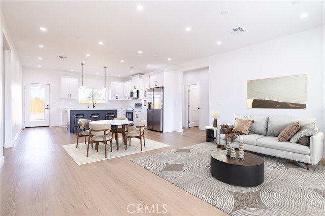 Detail Gallery Image 2 of 22 For 8413 Viburnum Ave, California City,  CA 93505 - 3 Beds | 2 Baths