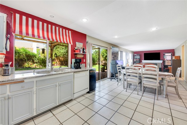 Detail Gallery Image 12 of 38 For 2825 W Newgrove St, Lancaster,  CA 93536 - 4 Beds | 3 Baths