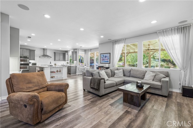 Detail Gallery Image 10 of 75 For 24981 Greensbrier, Stevenson Ranch,  CA 91381 - 5 Beds | 4 Baths