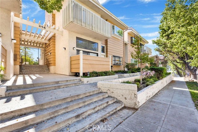 Detail Gallery Image 2 of 47 For 456 E San Jose Ave #B,  Burbank,  CA 91501 - 2 Beds | 2 Baths