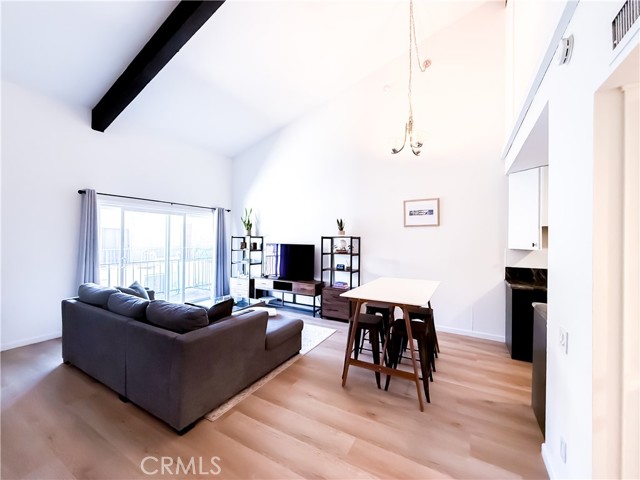 Detail Gallery Image 2 of 25 For 5460 White Oak Ave #C338,  Encino,  CA 91316 - 1 Beds | 1 Baths