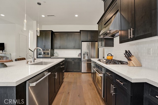 B219561f 7c59 4a46 8b15 2e925f8dd4fe