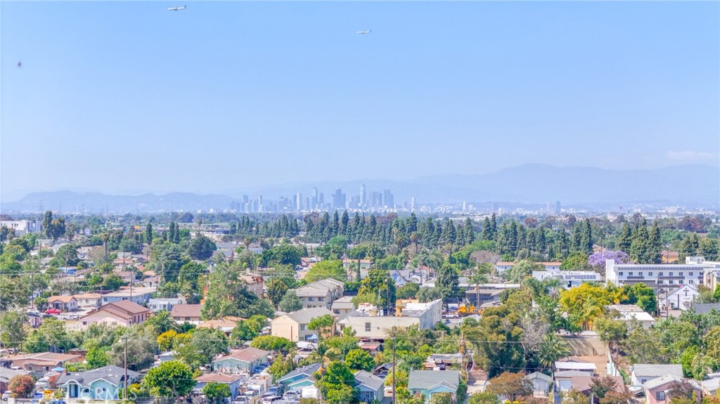 https://media.crmls.org/medias/b21a0819-fa48-4b9c-a355-923c639797cc.jpg?preset=X-Large