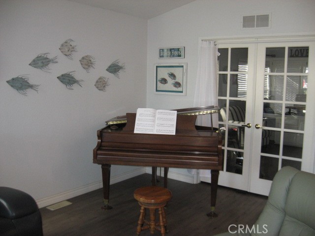 Detail Gallery Image 3 of 14 For 19350 Ward St #8,  Huntington Beach,  CA 92646 - 2 Beds | 2 Baths