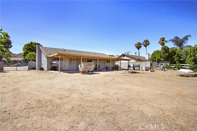 21703 Corso Alto Avenue, Nuevo CA: https://media.crmls.org/medias/b21ad597-bac1-48ce-bd9d-5b60ebc80b03.jpg