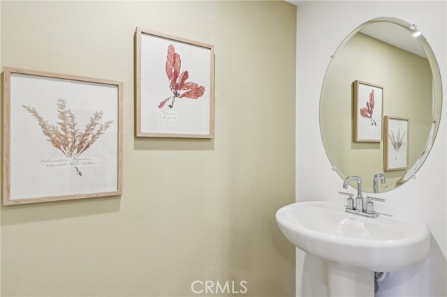 Detail Gallery Image 8 of 18 For 15535 April Dawn Way #3,  Fontana,  CA 92336 - 3 Beds | 2/1 Baths