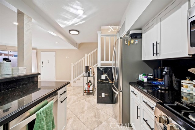 Detail Gallery Image 7 of 22 For 7924 Woodman Ave #78,  Panorama City,  CA 91402 - 2 Beds | 2 Baths