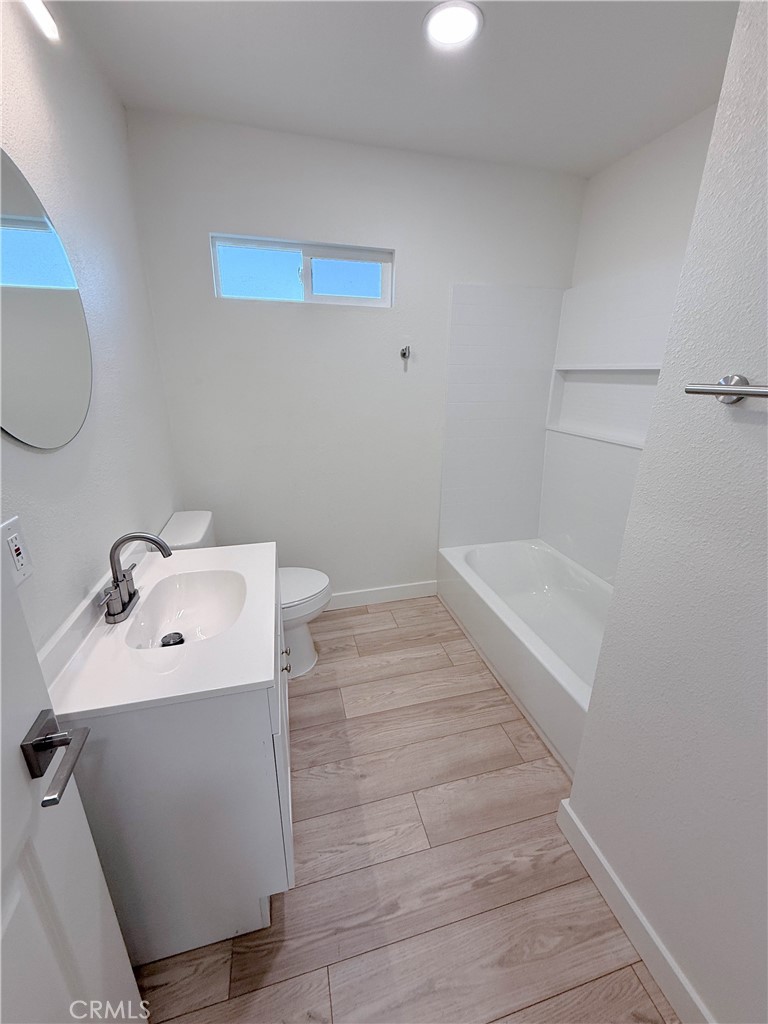 https://media.crmls.org/medias/b21debf4-edc8-4a27-bd72-c6ab4be0f746.jpg?preset=X-Large