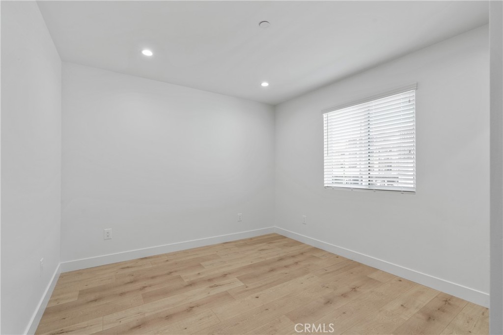 https://media.crmls.org/medias/b21e2ccd-7e83-4adf-9788-2696e437dd35.jpg?preset=X-Large