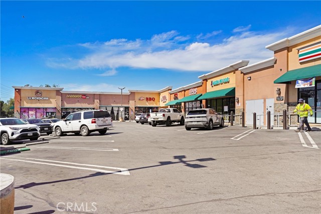 11840 Foothill Boulevard, Sylmar CA: https://media.crmls.org/medias/b21e9d08-f5d1-497e-b7d5-effbc8b920bc.jpg