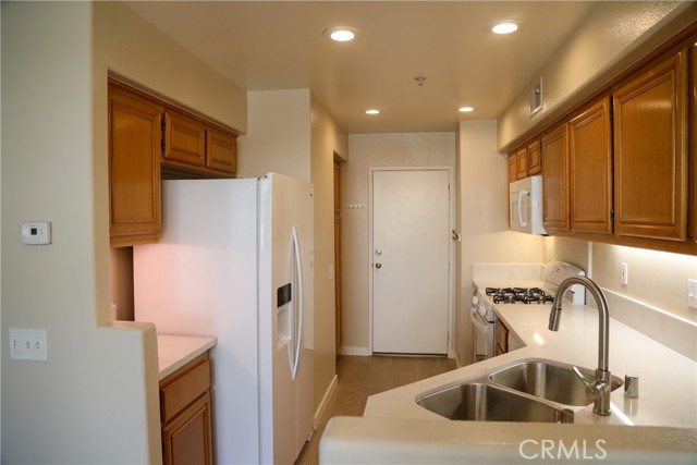 Detail Gallery Image 1 of 23 For 2324 Sunningdale Dr, Tustin,  CA 92782 - 2 Beds | 2/1 Baths