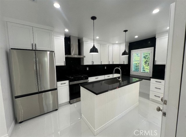 Detail Gallery Image 2 of 33 For 13716 Hoyt, Pacoima,  CA 91331 - 2 Beds | 1 Baths