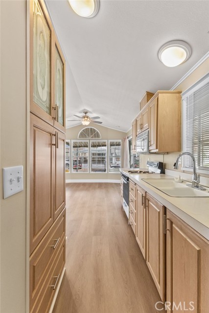 Detail Gallery Image 23 of 66 For 1295 S Cawston Ave #433,  Riverside,  CA 92545 - 1 Beds | 1 Baths