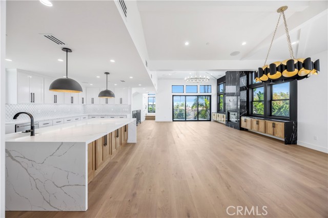 926 17th St, Hermosa Beach CA: https://media.crmls.org/medias/b21fbd74-a618-4ad6-92d8-80f5cde94273.jpg