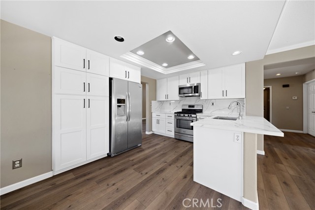 Detail Gallery Image 12 of 44 For 30354 Falcon Point Ct, Murrieta,  CA 92563 - 5 Beds | 3 Baths