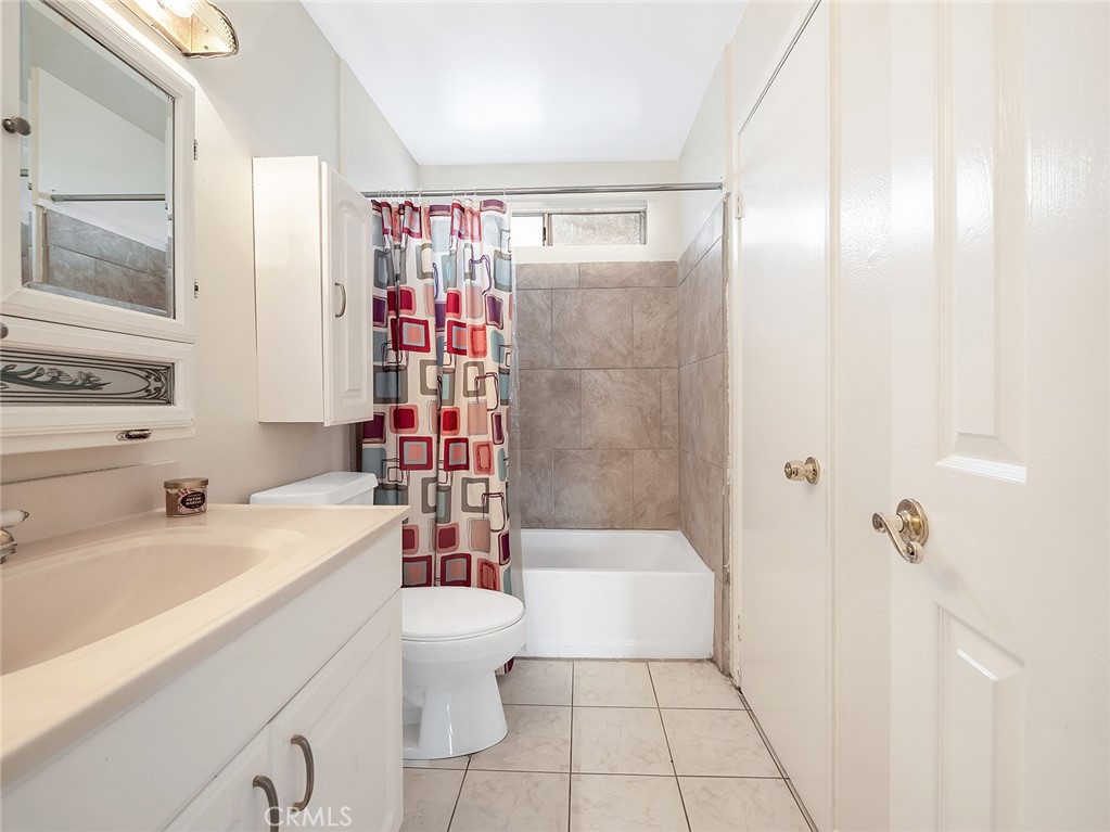 851 E 9th Street 205
