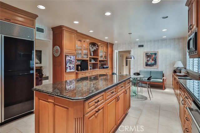 9845 Encino Avenue, Northridge CA: https://media.crmls.org/medias/b221bc81-29d3-4947-a81a-62f156865792.jpg