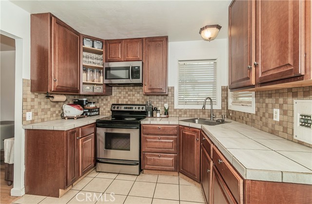 1492 W Sumner Avenue, Fresno CA: https://media.crmls.org/medias/b221f991-fd69-4b86-be85-16d30729f235.jpg
